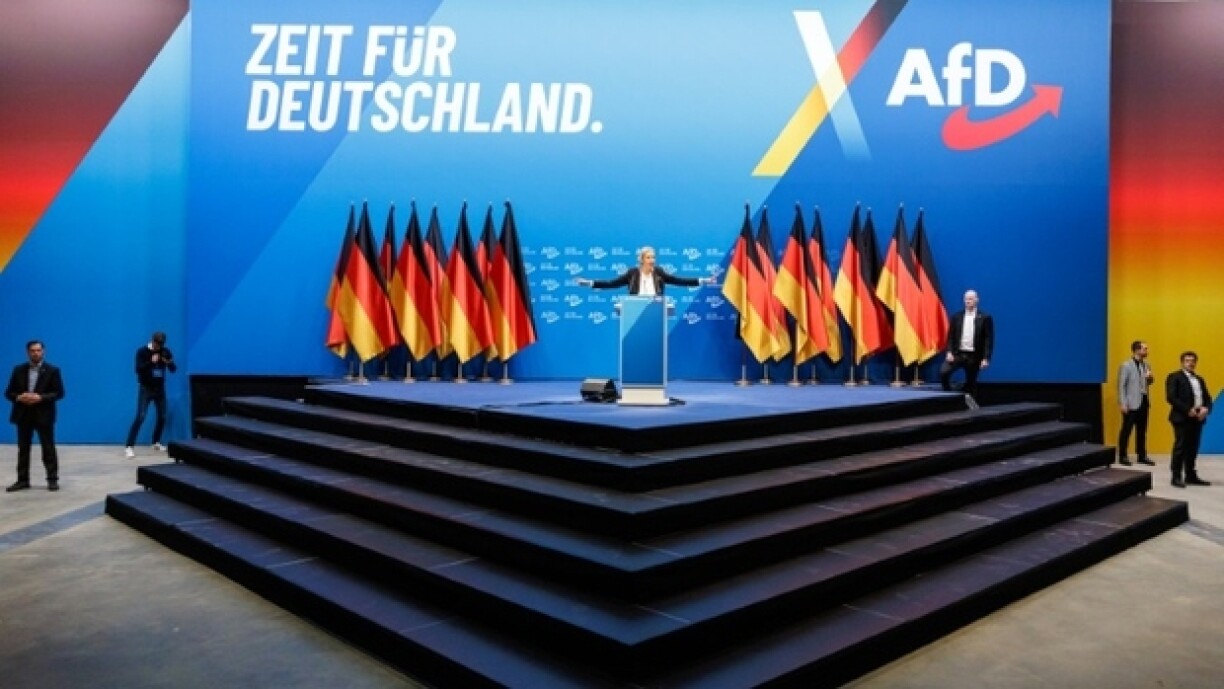 Alice Weidel, codirigeante du parti d'extrême droite Alternative pour l'Allemagne (AfD), s'adresse aux délégués lors d'un congrès du parti le 11 janvier 2025 à Riesa, dans l'est de l'Allemagne