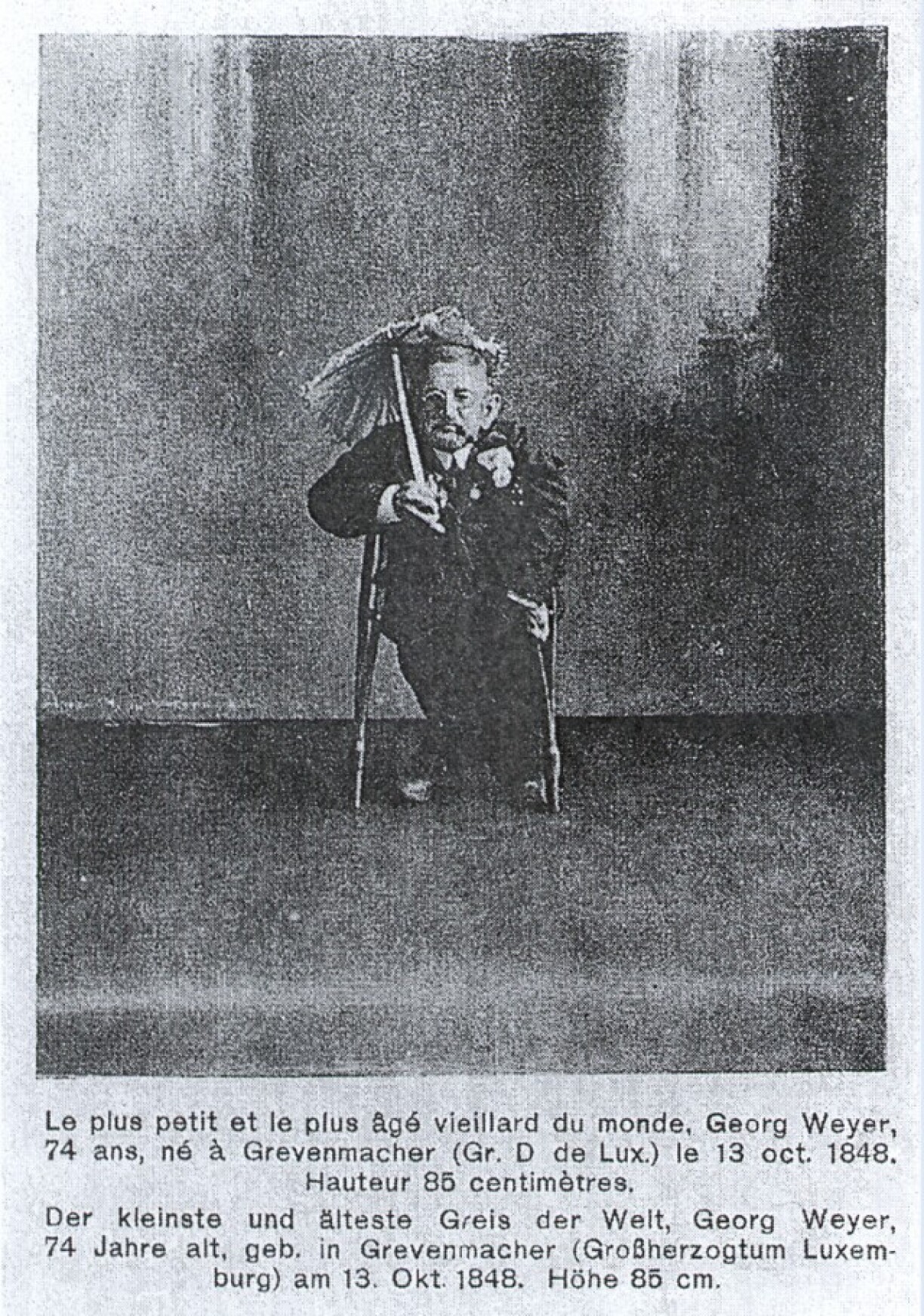 There are varying accounts of Georgely's height. According to this post card, he was 85 cm tall.