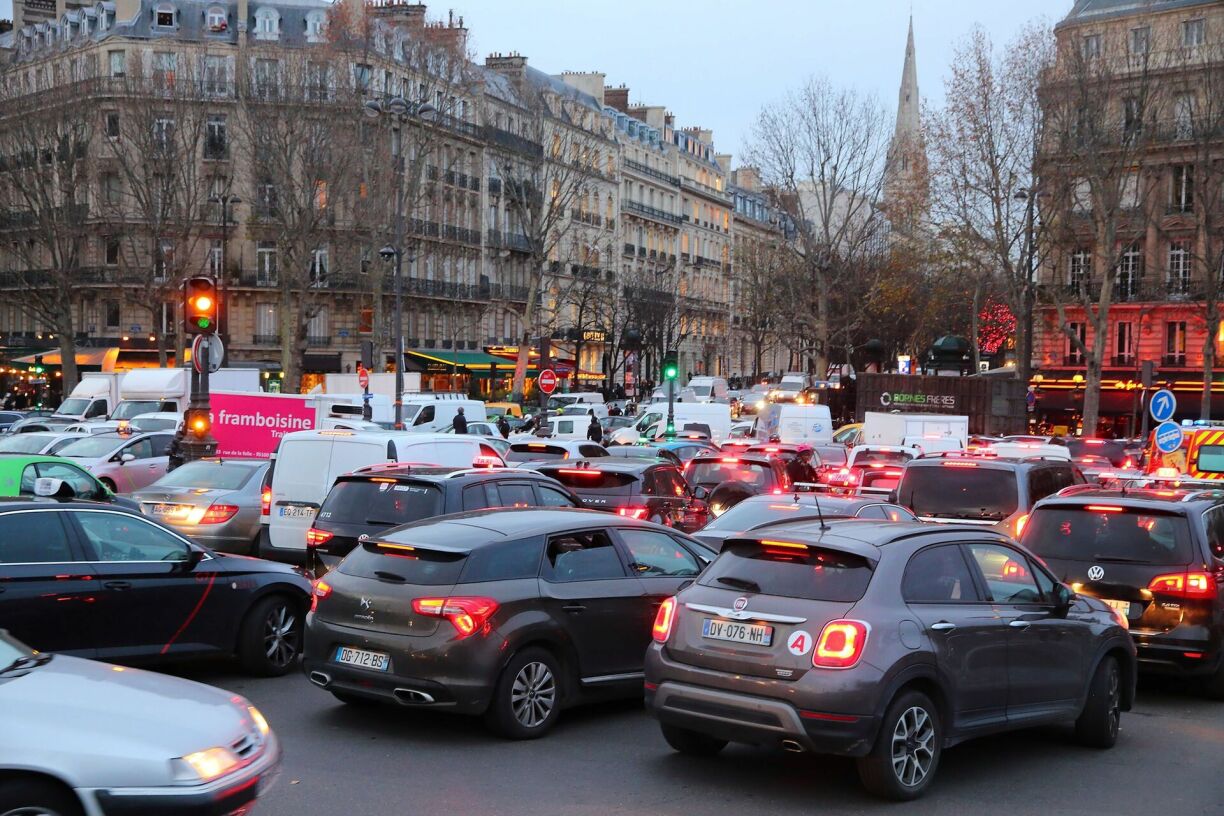 La circulation dans Paris devient de plus en plus compliquée pour les automobilistes parisiens et franciliens.