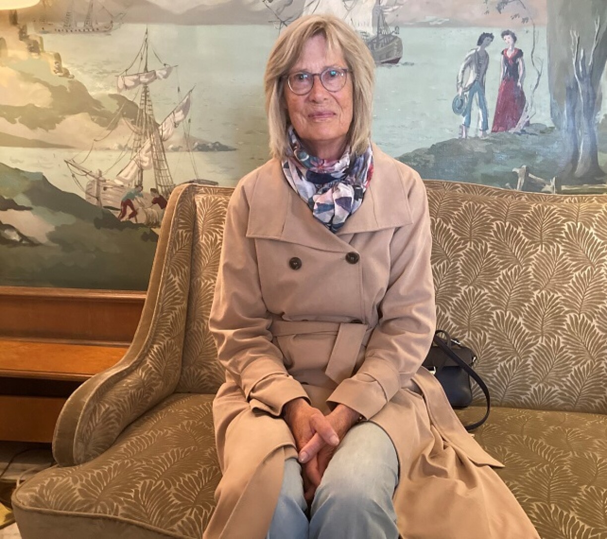 D'Helga Van Beuningen, 1945 gebuer, huet scho vill hollännesch Auteuren op Däitsch iwwersat. Fir hir Iwwersetzungen huet si e sëlleche Präisser gewonnen.