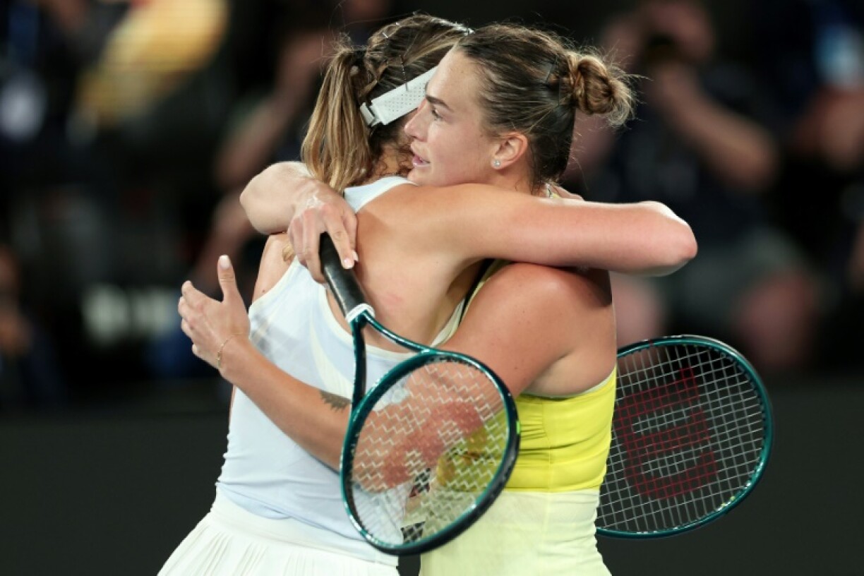 Aryna Sabalenka (R) and Paula Badosa are close friends