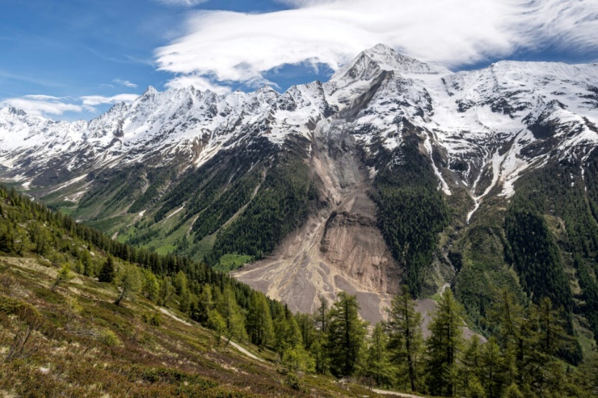 Around three million cubic metres of rock fell on top of the glacier, increasing its weight