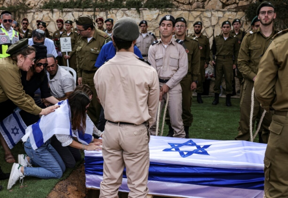Funérailles d'un soldat franco-israélien, Eli Valentin Ghenassia, tué pendant l'attaque du Hamas, le 12 octobre 2023 au cimetière du mont Herzl à Jérusalem