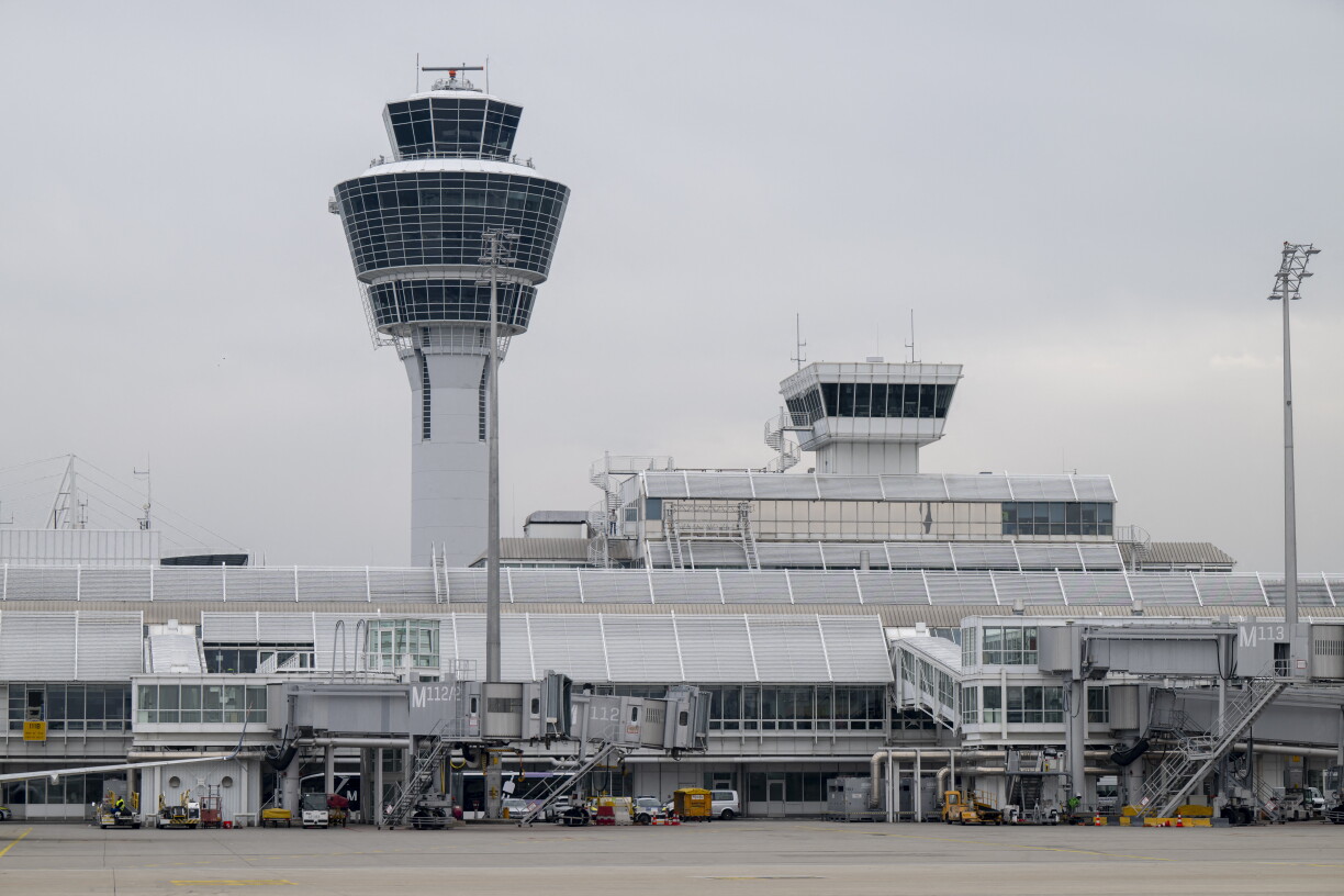 Den Tower beim Terminal 1 um Fluchhafen zu München.
