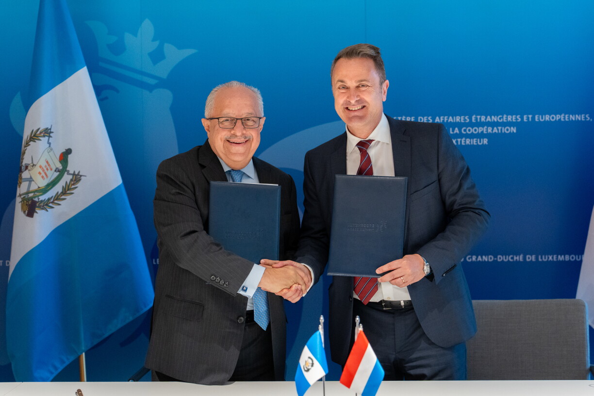 Den Ausseminister vu Guatemala Carlos Ramiro Martinez an den Xavier Bettel