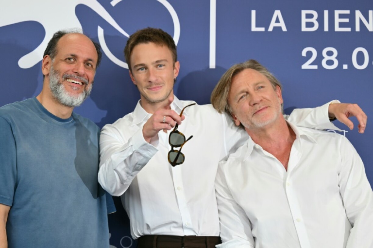 (g-d) Le réalisateur italien Luca Guadagnino, les acteurs Drew Starkey et Daniel Craig lors d'un photocall pour le film