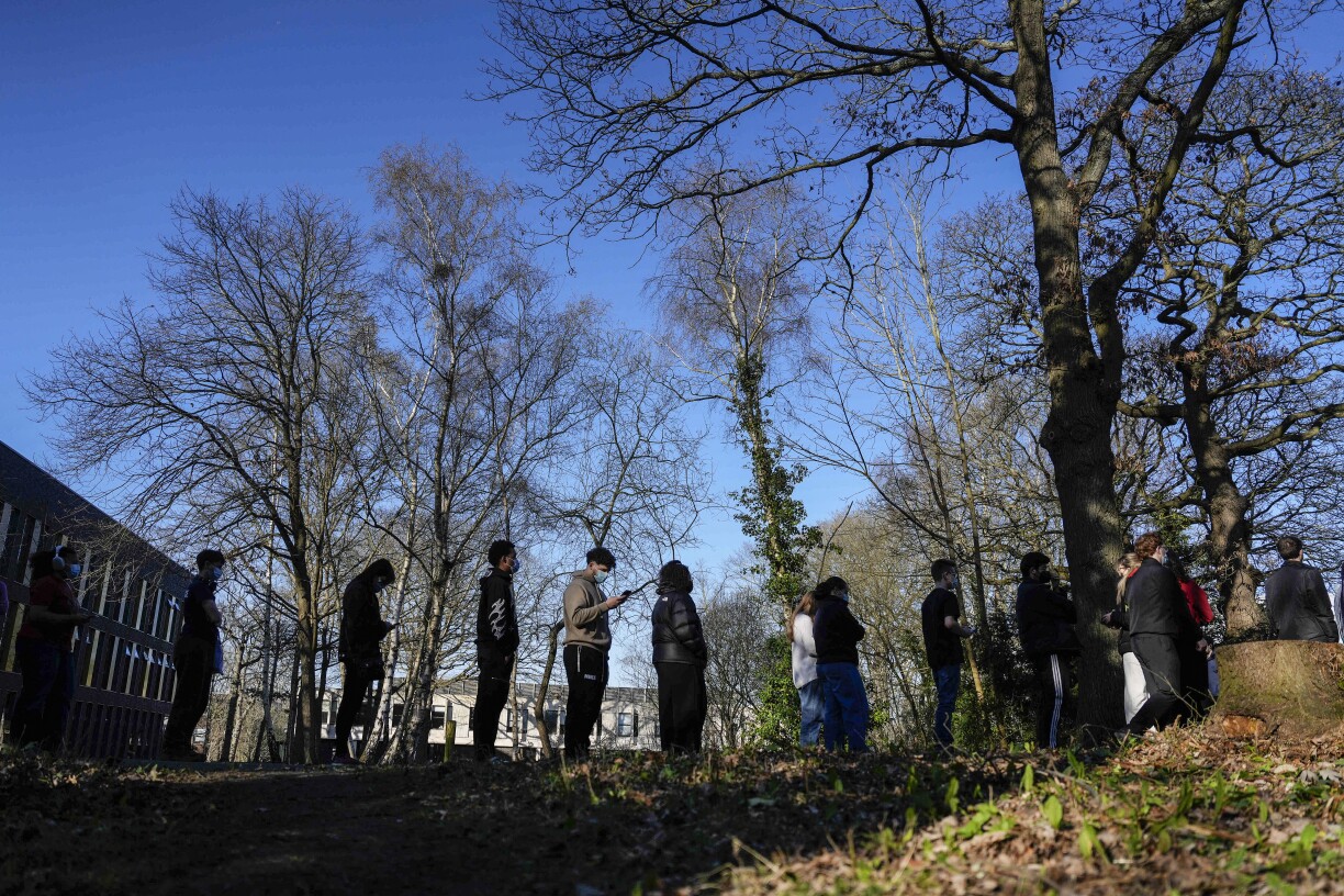 D'Leit sti Schlaang, fir sech impfen ze loossen