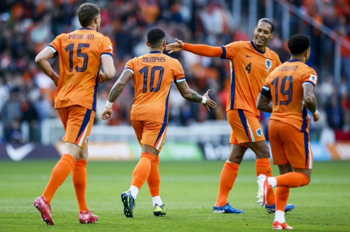 Memphis Depay (L) is congratulated by Virgil van Dijk (2ndR) after scoring the Netherlands' first goal against Malta