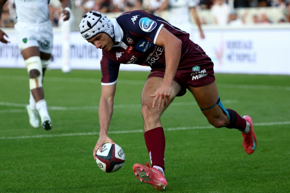 Dashing France wing Louis Bielle-Biarrey scored two tries in Bordeaux-Begles's 71-24 thrashing of Montauban