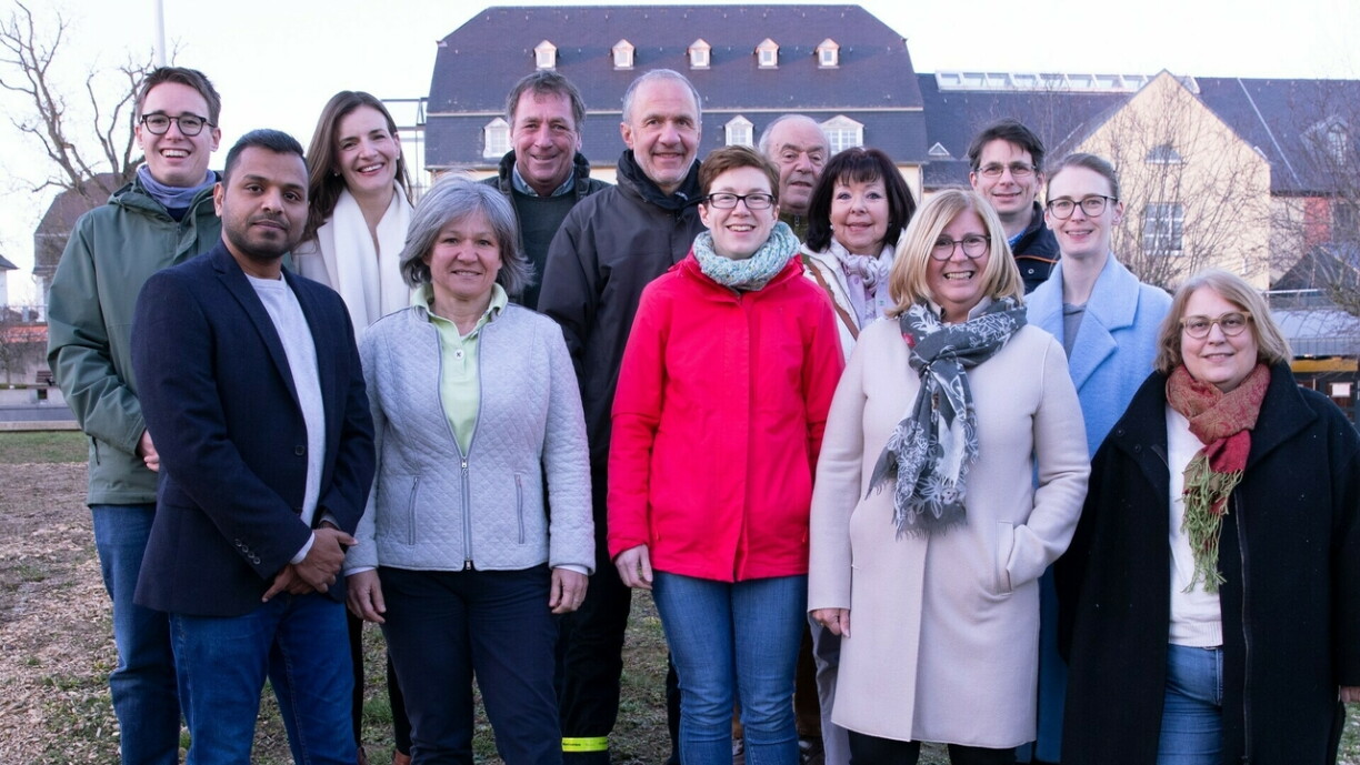 Op dëser Foto si just 13 vu 15 Kandidate vun déi Gréng Stroossen.