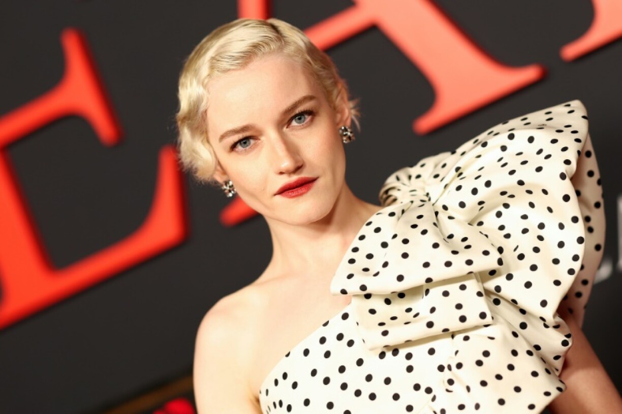 Julia Garner stars in buzzy horror film 'Weapons'