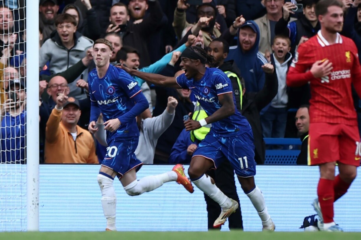 Chelsea's Cole Palmer (L) celebrates after scoring against Liverpool