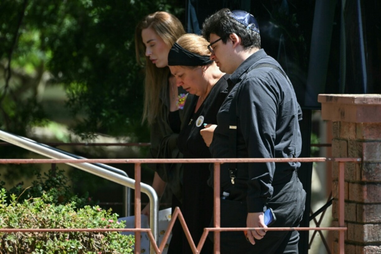 Valentyna la mère de la petite Matilda arrive aux funérailles de sa fille le 18 décembre 2025.