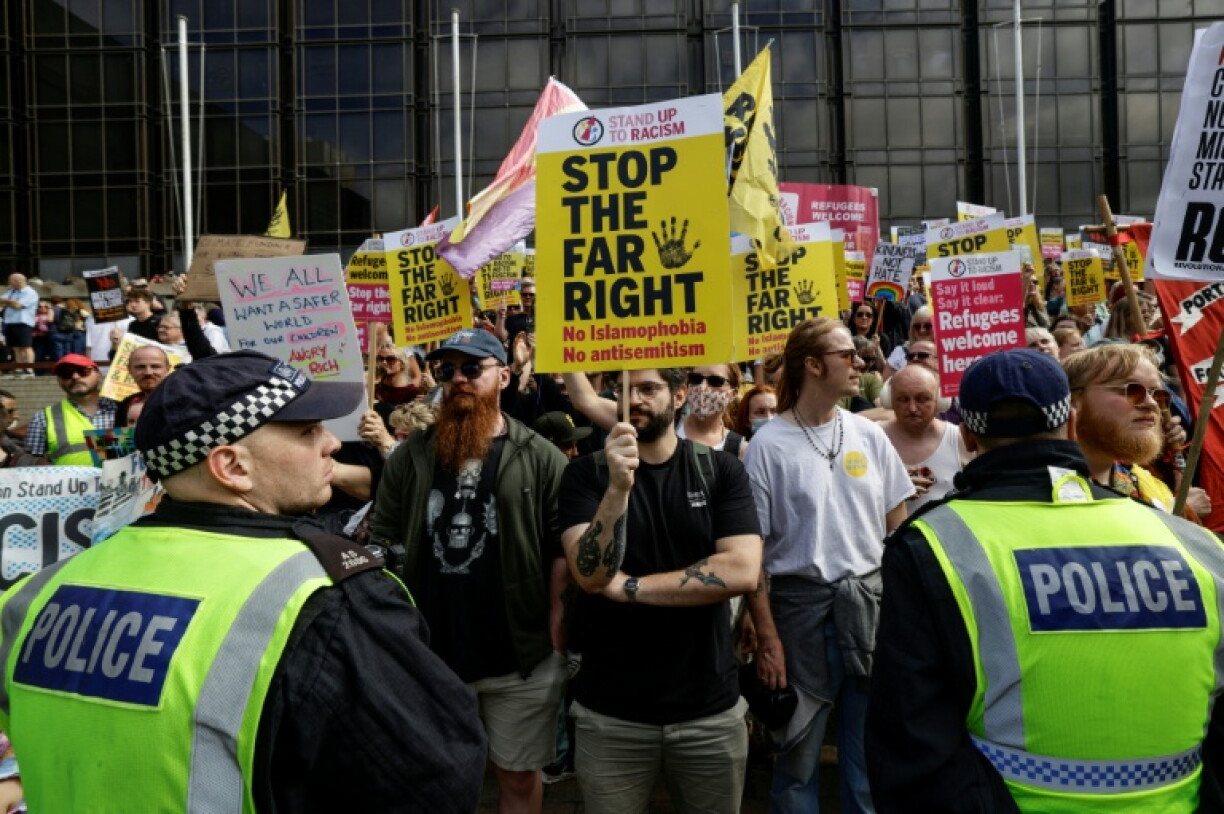 Manifestation anti-immigration dans la ville de Portsmouth, dans le sud de l'Angleterre (Royaume-Uni), le 12 septembre 2026