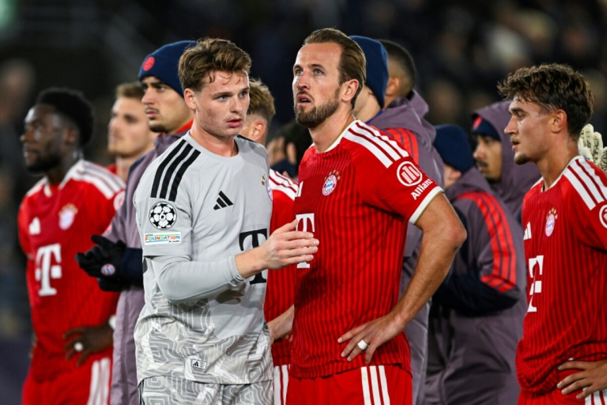Le gardien du Bayern Jonas Urbig (à gauche) et l'attaquant Harry Kane après le match de C1 contre le Viking FK à Stavanger en Norvège le 13 octobre 2026