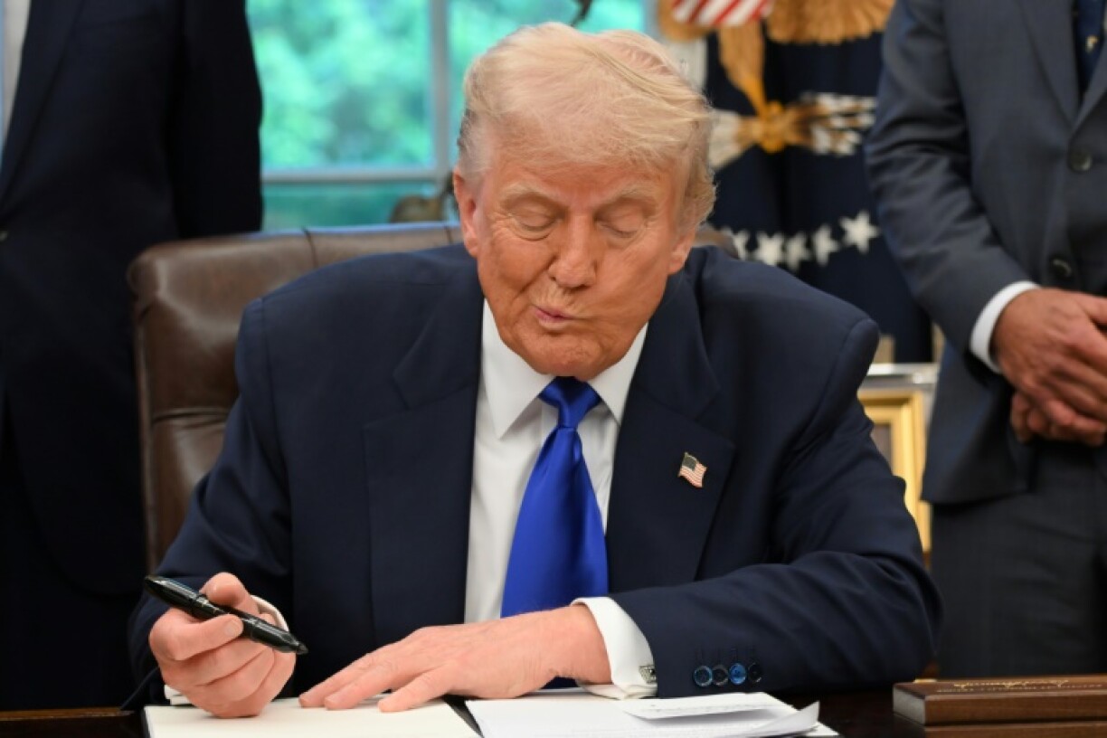 US President Donald Trump suggested lowering tariffs on Chinese products to 80 percent ahead of the first major talks aimed at defusing the trade war between the nations