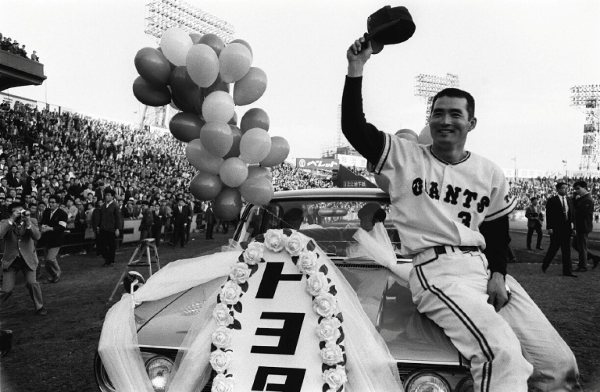 This picture taken on November 5, 1965 shows Shigeo Nagashima of the Yomiuri Giants