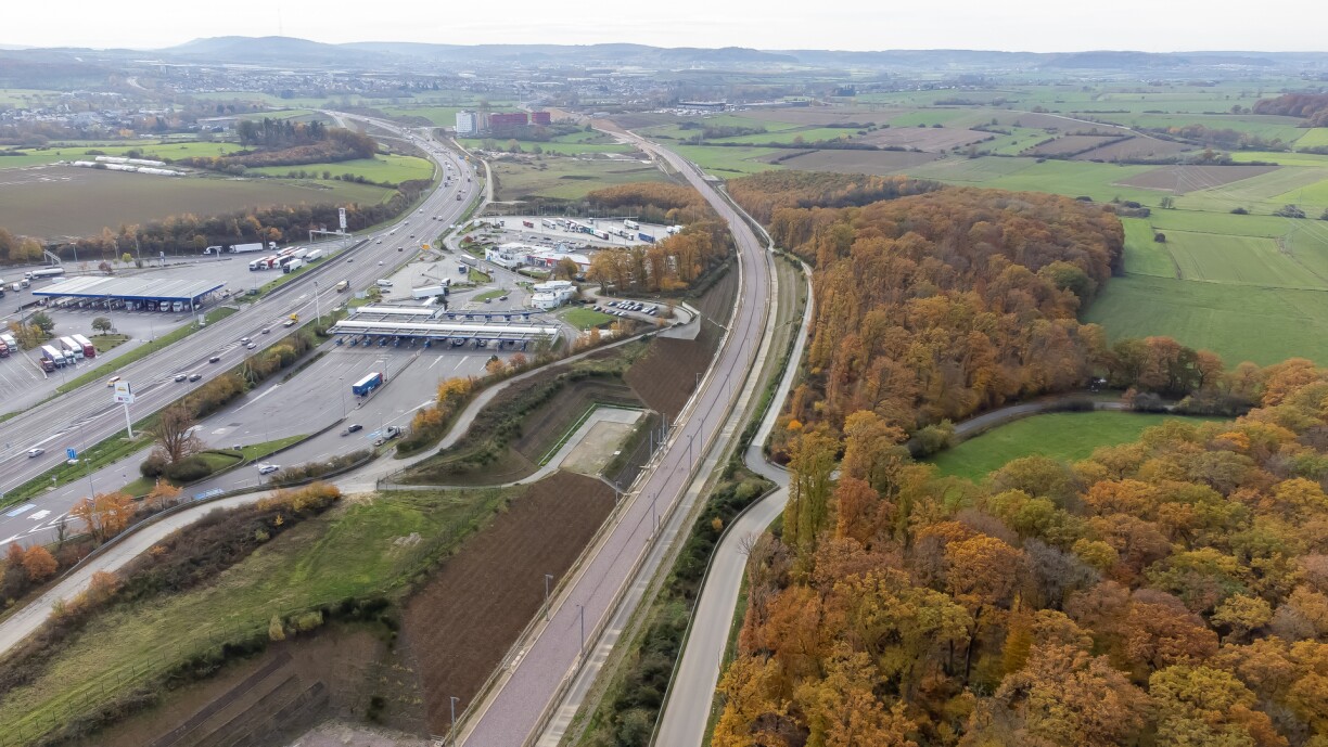 Le nouvelle ligne longe l'A3 jusqu'à l'aire de Berchem avant de s'en écarter au nord et de piquer vers Bettembourg.