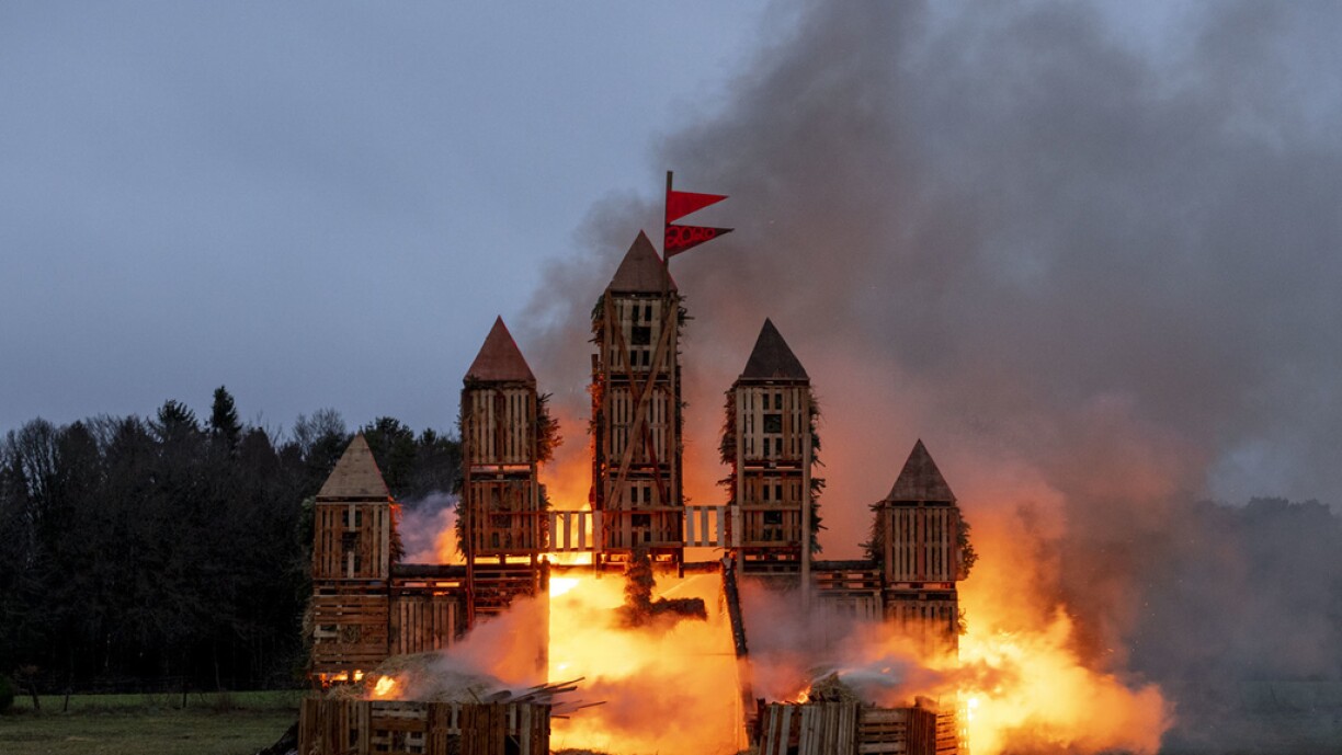 Zu Beefort war d'Buergbrennen e Samschdeg den Owend.