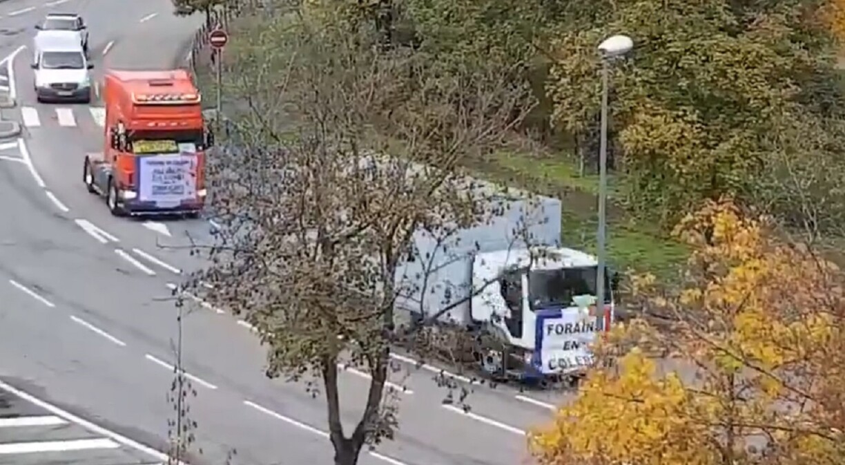 Des forains en colère lors de leur arrivée à Strasbourg.