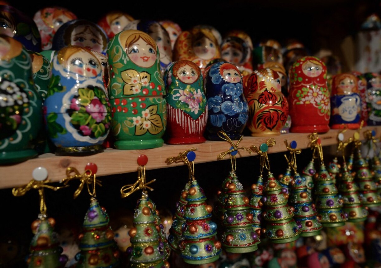 Des décorations vendues au marché de Noël de Belfast, en Irlande du Nord