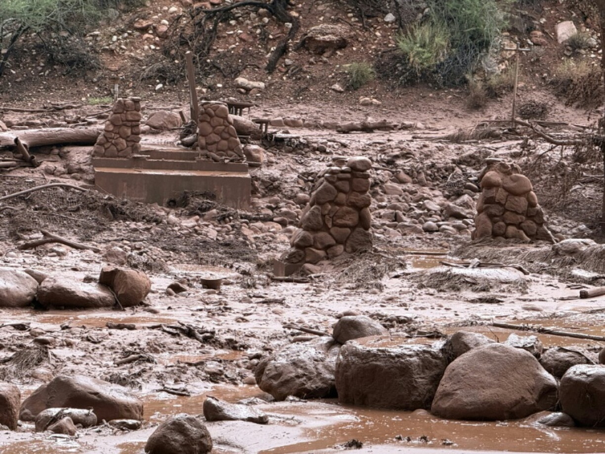 Vestiges d'une passerelle de pierre détruite dans le parc national du Grand Canyon le 29 août 2026 (images fournies par le National Park Service)