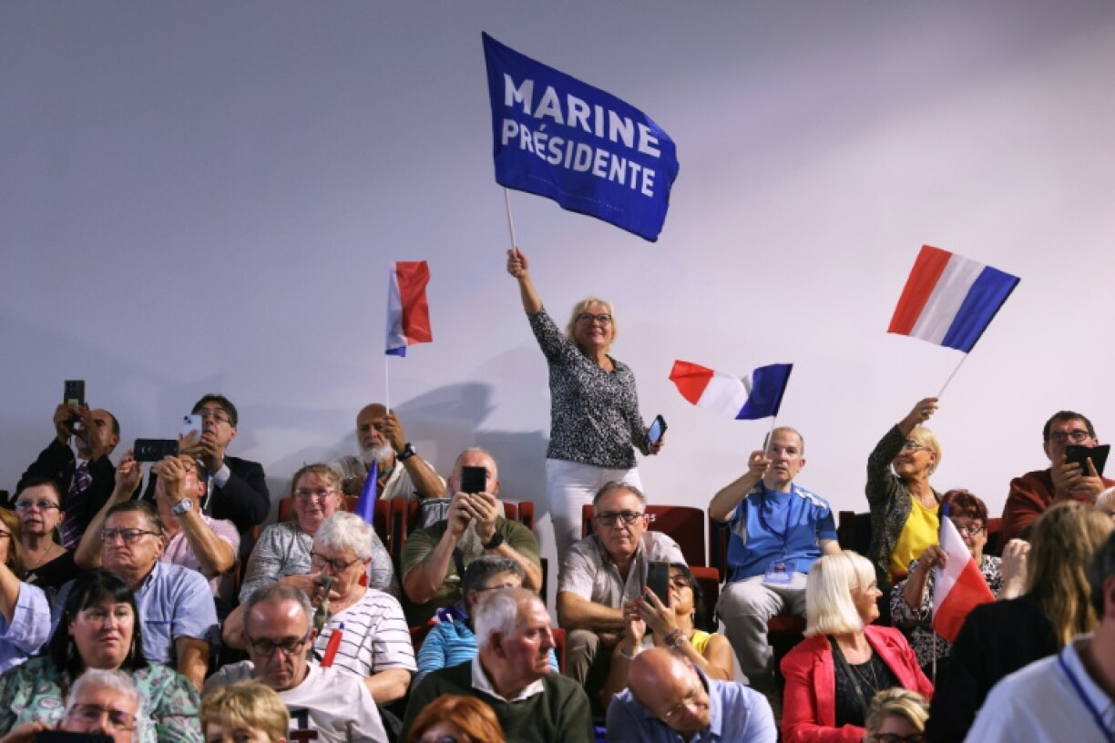 Des sympathisants du Rassemblement national lors du discours de rentrée de la candidate du RN à la présidentielle, Marine Le Pen, le 13 septembre 2026 à Hénin-Beaumont, dans le Pas-de-Calais