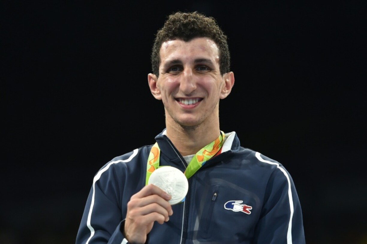 Le Français Sofiane Oumiha, lésé par l'arbitrage, doit se contenter d'une médaille d'argent en -60 kg aux Jeux de Rio, le 16 août 2016