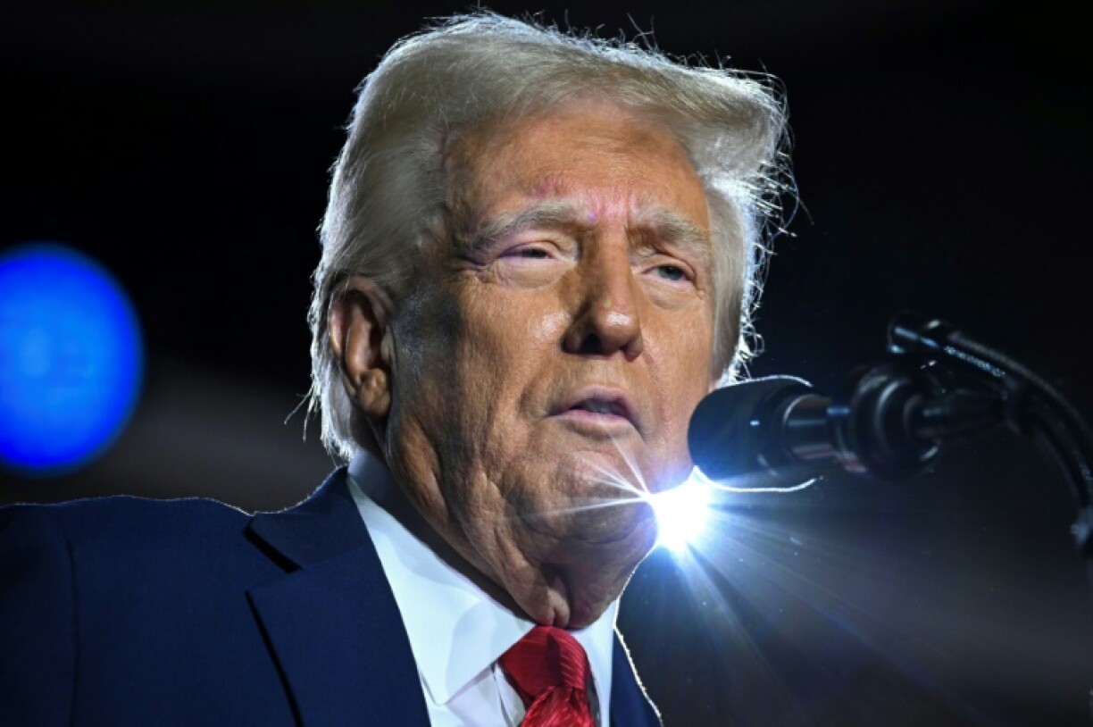 A relaxed Donald Trump joked his way through a modified version of his pre-election stump speech in front of supporters in Las Vegas