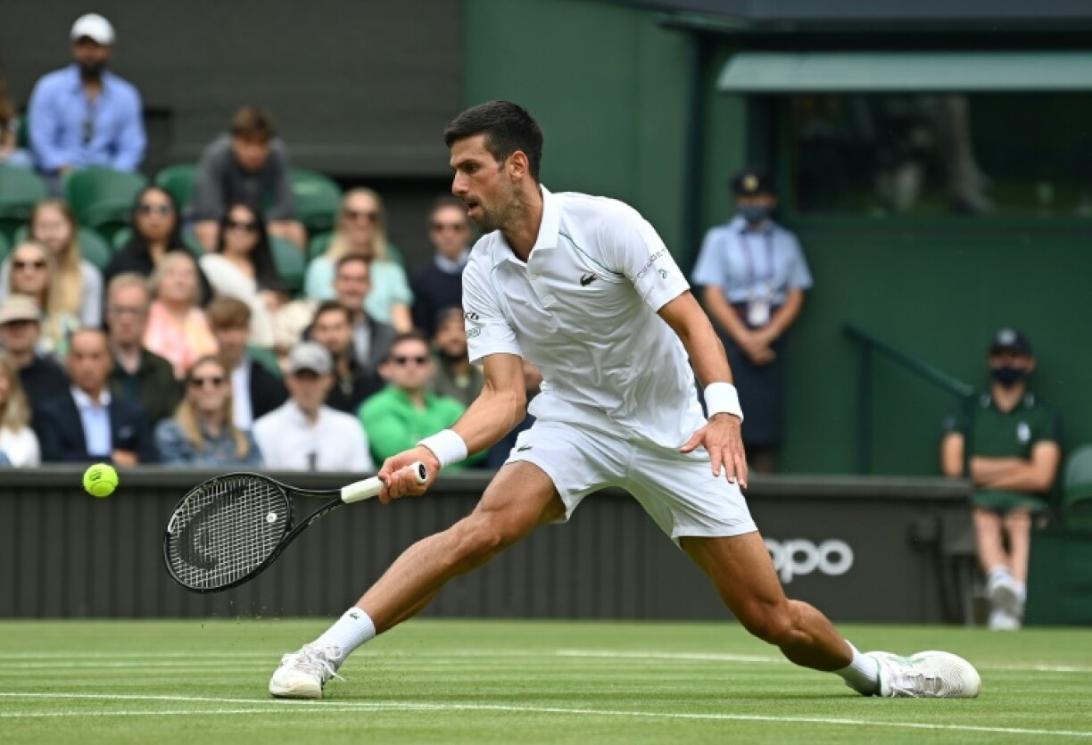 Le Serbe Novak Djokovic, lors de son quart de finale contre le Hongrois Marton Fucsovics, le 7 juillet 2021 au tournoi de Wimbledon à Londres