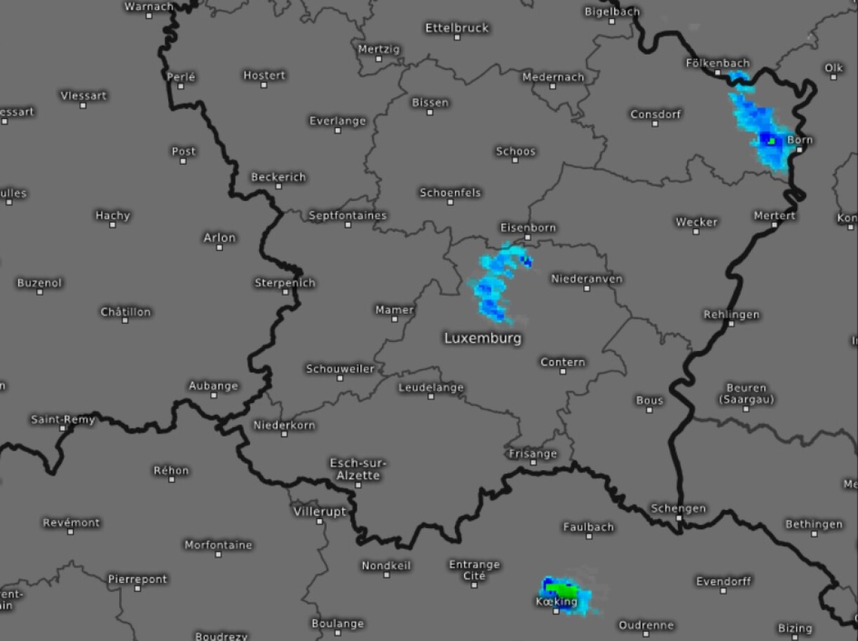 Sur le radar de KachelMannWetter, on aperçoit les zones de neige. La centrale nucléaire de Cattenom est située sur le point bleu-vert en bas de l'image.