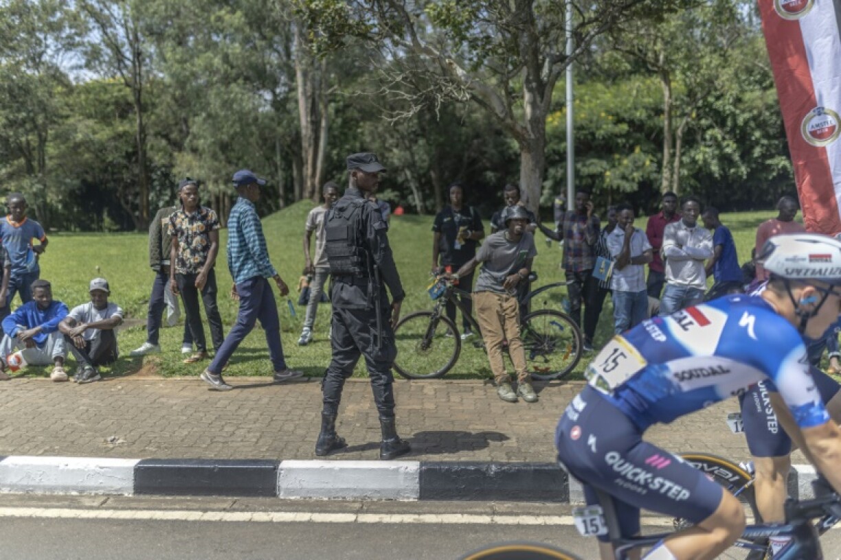 Spectators and riders at the Tour of Rwanda in 2024