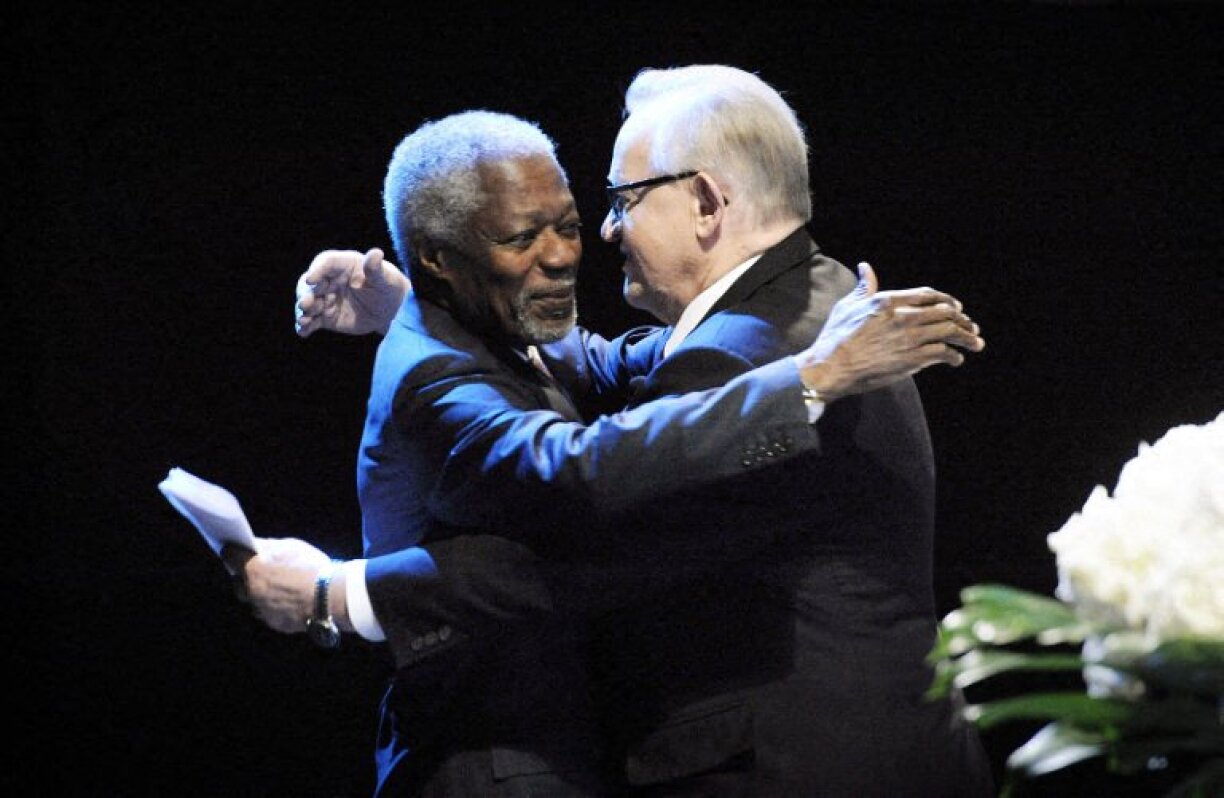 L'ex-président finlandais Martti Ahtisaari et le secrétaire général de l'ONU, Kofi Annan.