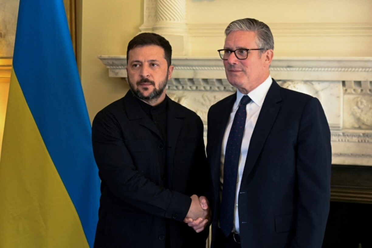 Britain's Prime Minister Keir Starmer (R) greets Ukraine's President Volodymyr Zelensky inside 10 Downing Street