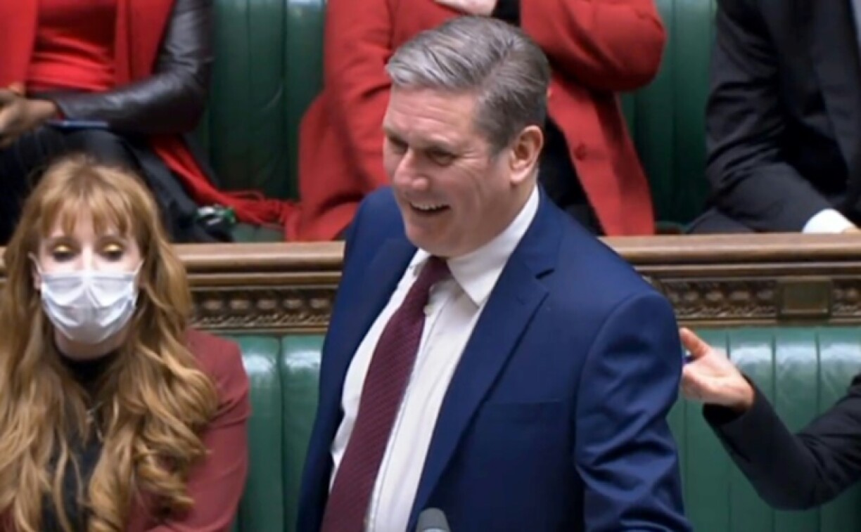 Le chef du Parti travailliste britannique Keir Starmer, lors des questions du Premier ministre, à la Chambre des Communes à Londres, le 15 décembre 2021