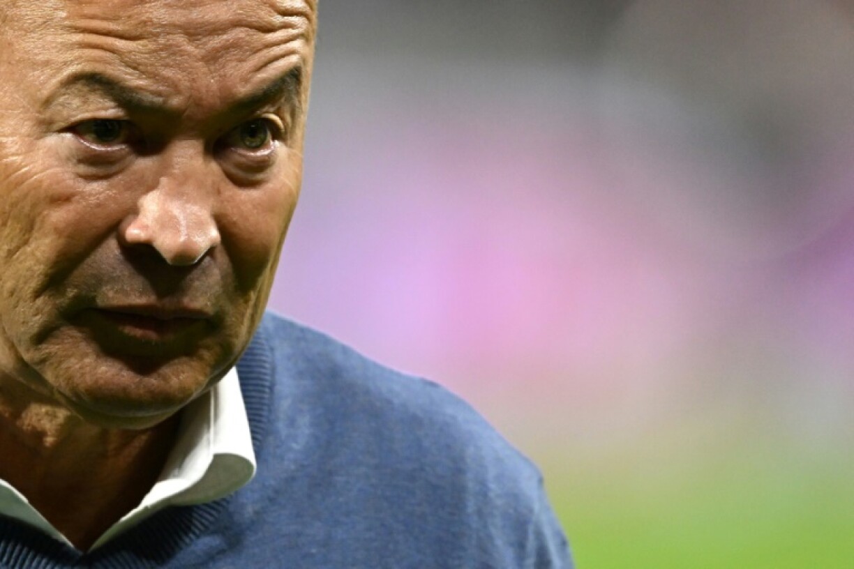 Le sélectionneur de l'Australie Eddie Jones avant la défaite de son équipe contre le pays de Galles lors du match de groupe de la coupe du monde de rugby au Parc OL de Décines-Charpieu près de Lyon, France, le 24 septembre 2023