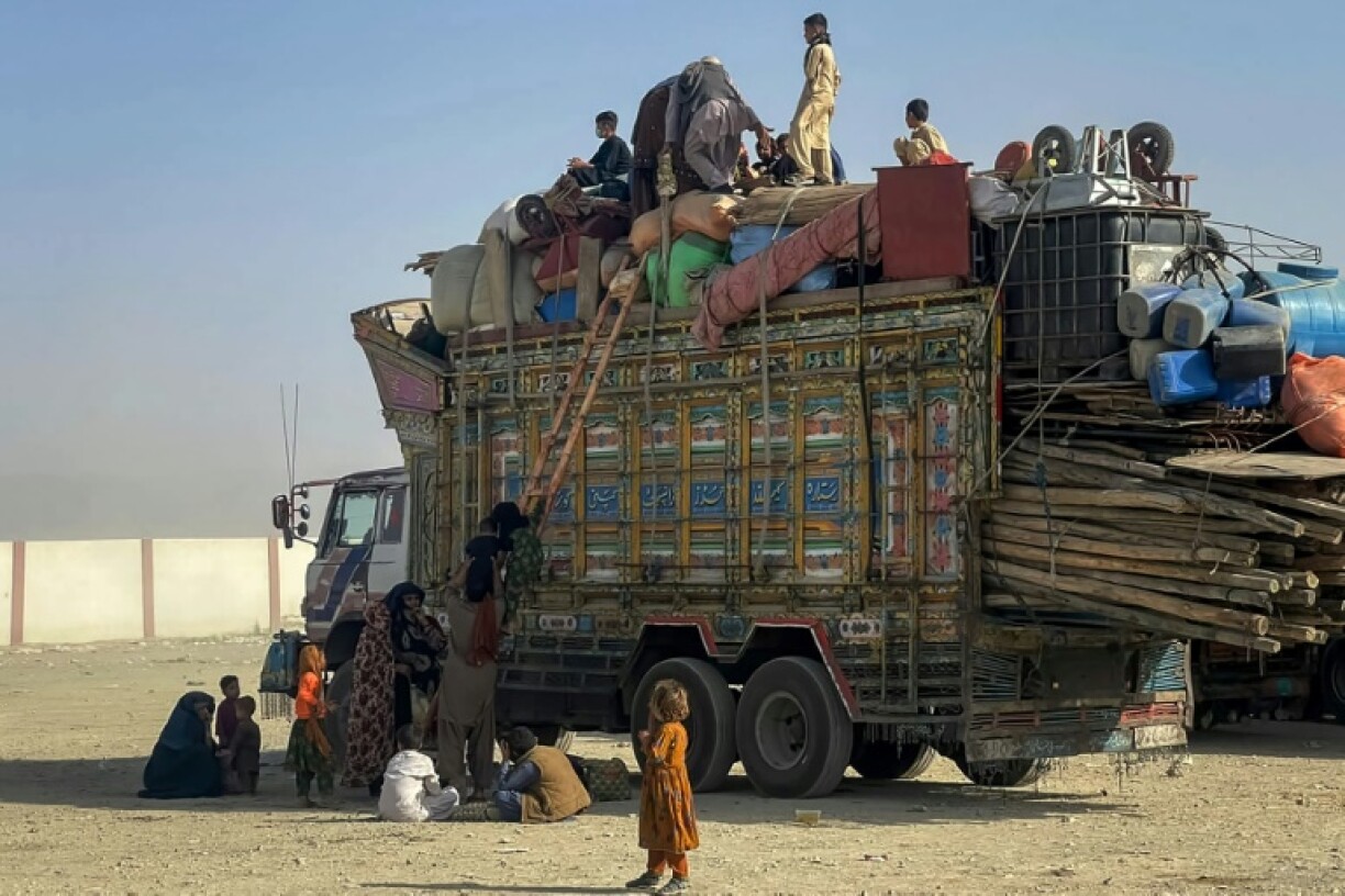 Afghan refugees board a truck with their belongings as they await deportation at the Pakistan-Afghanistan border in Chaman on October 19, 2025, after cross-border clashes between the two countries