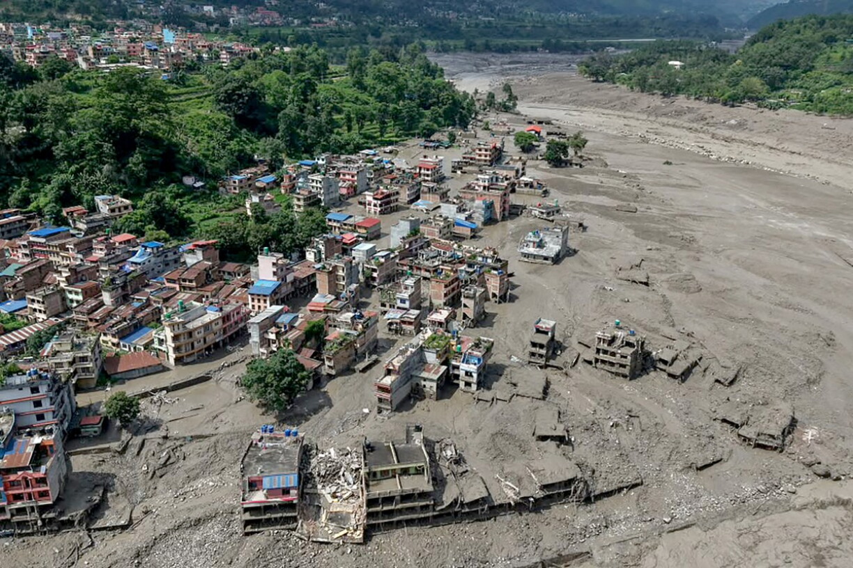 Zerstéierung zu Trishuli Bazar am Nuwakot-Distrikt vun Nepal.
