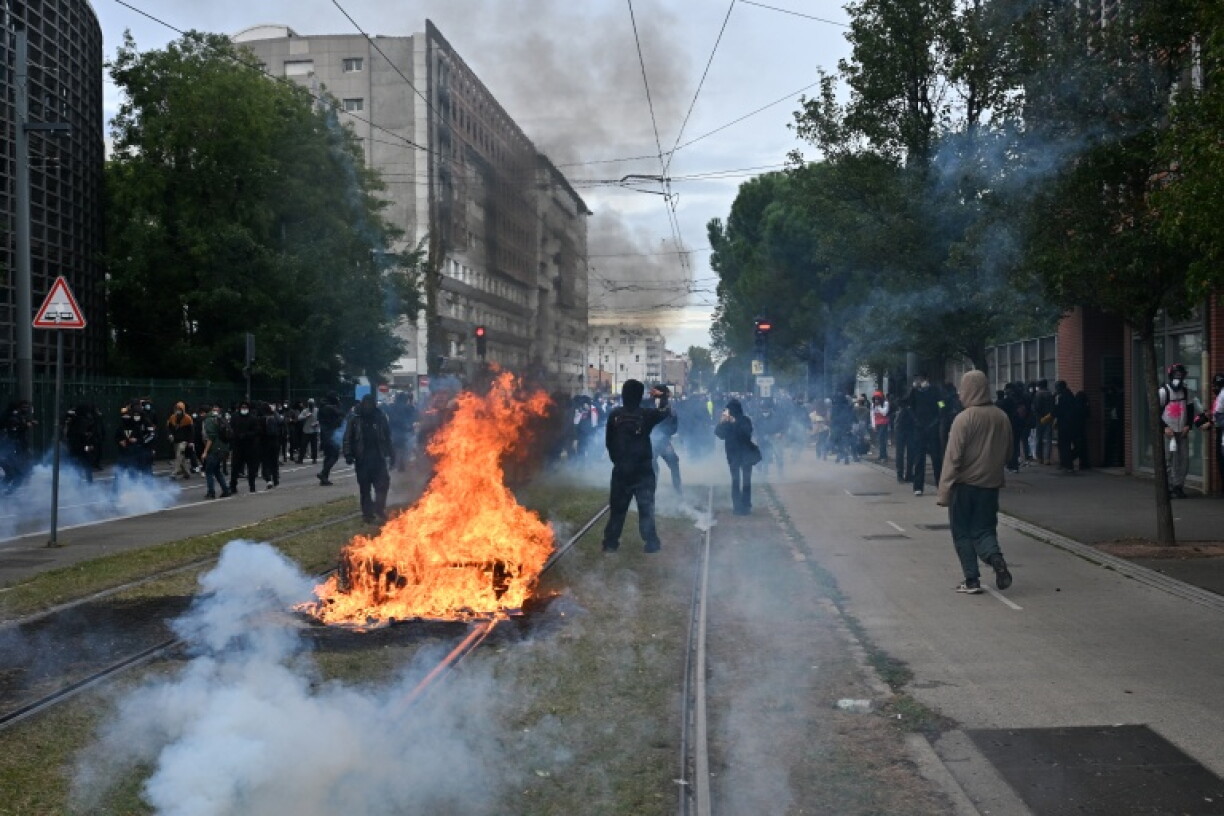 Protesters in the streets of Toulouse as clashes broke out