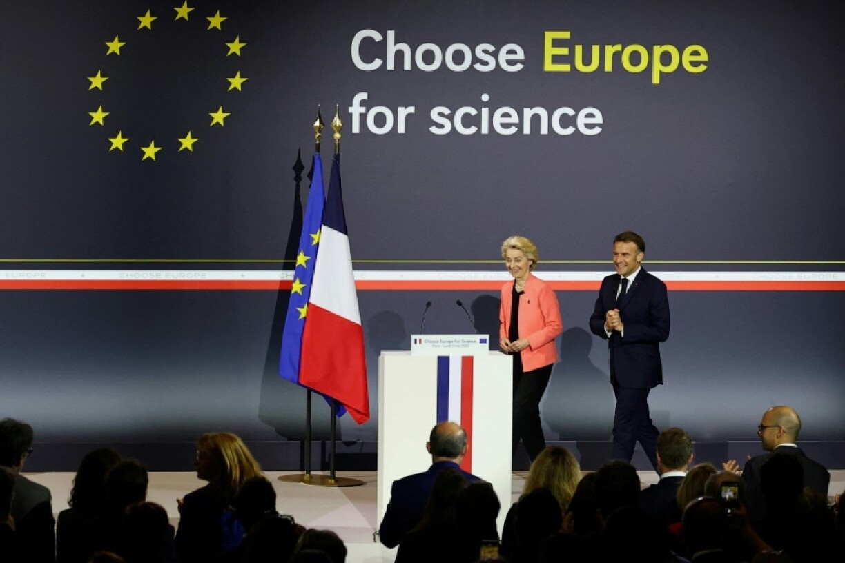 French President Emmanuel Macron and European Commission President Ursula Von der Leyen at the