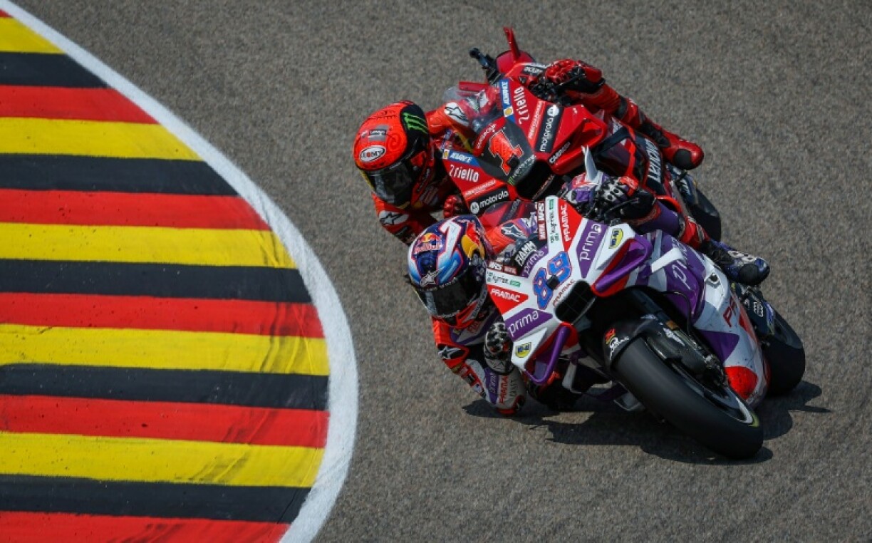 Jorge Martin devant Francesco Bagnaia au Sachsenring, Allemagne, le 18 juin 2023