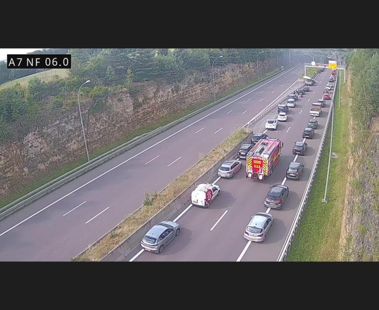 Les automobilistes ont formé un couloir de sécurité avant le tunnel Grouft, en direction du nord du pays.