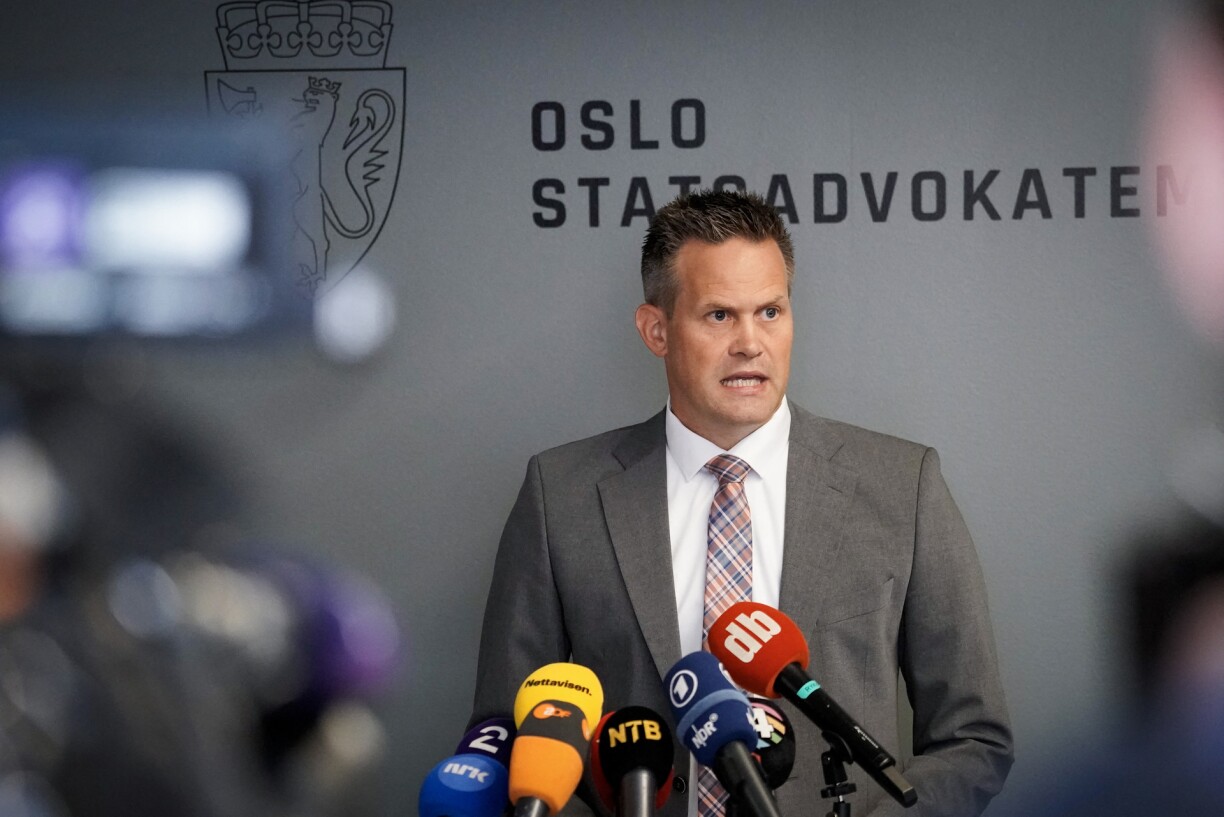 Le procureur général Sturla Henriksbo s'adresse à la presse à Oslo le 18 août 2025.