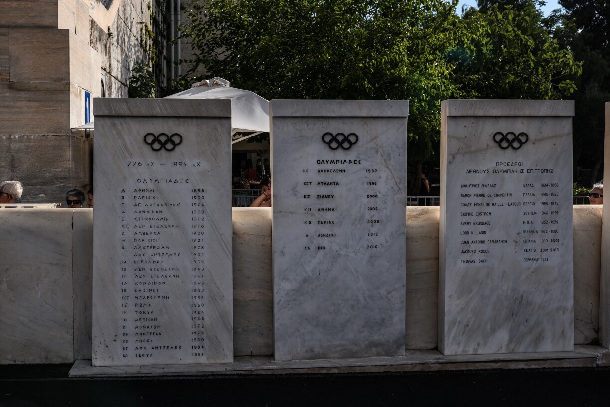 Gedenktafelen um Site vum ale Stadion