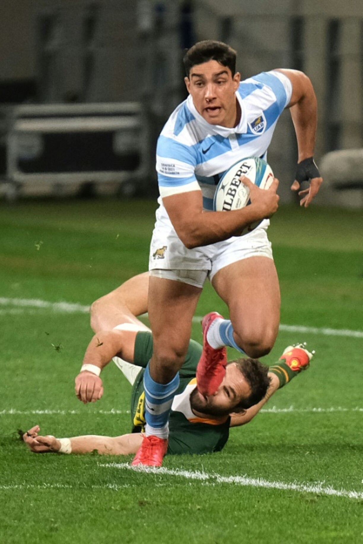 Le trois-quarts argentin Santiago Carreras contre l'Afrique du Sud lors du Rugby Championship à Port Elizabeth le 14 août 2021