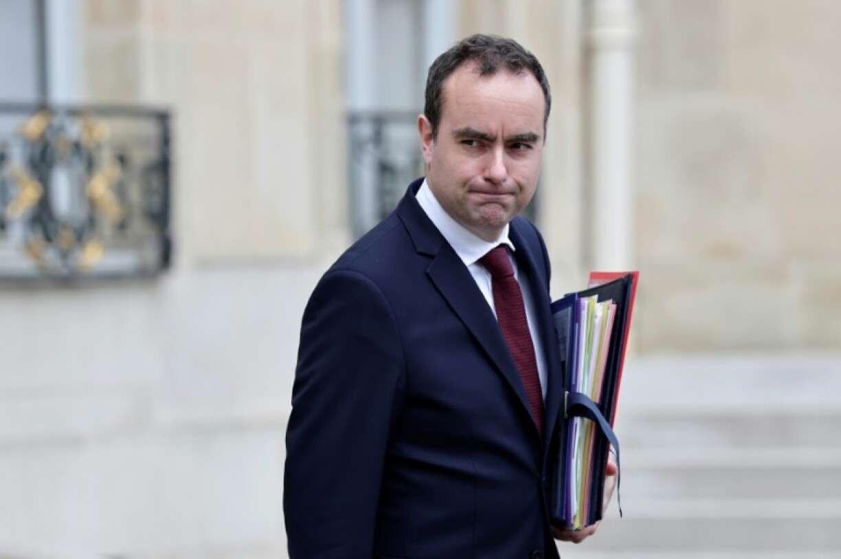 Le ministre français des Armées Sébastien Lecornu à la sortie de l'Elysée, le 6 mars 2024 à Paris.