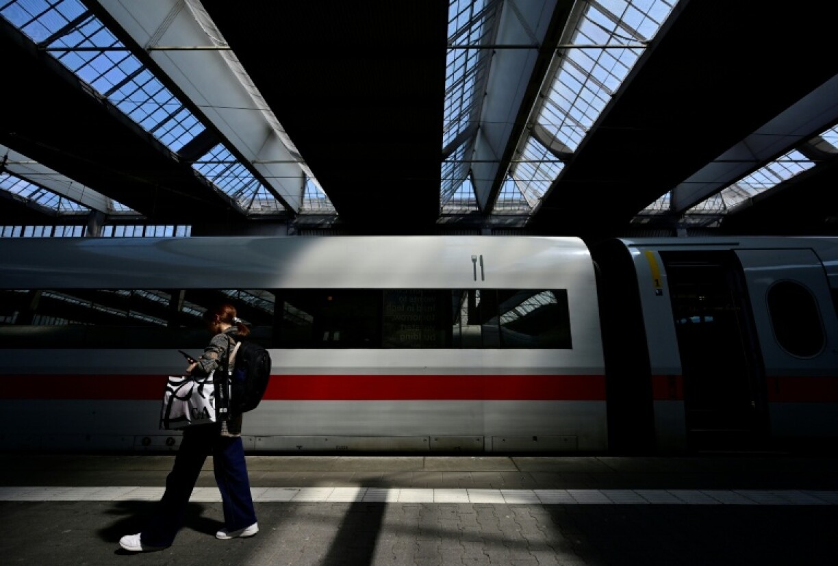 Railway workers had also spoken out against Lutz, with the GDL train drivers union calling for him to be sacked.