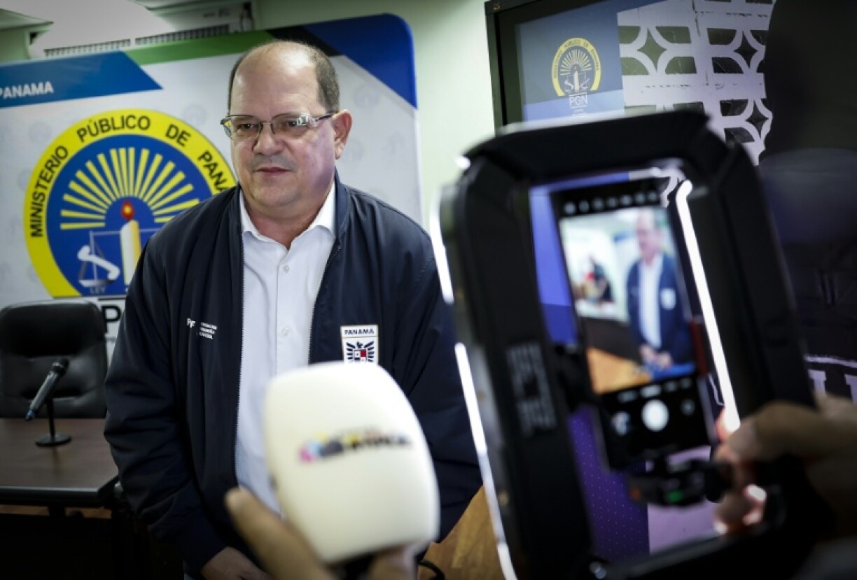 Panamanian Football Federabion boss Manuel Arias has accepted his sanction for calling a player 'fat'