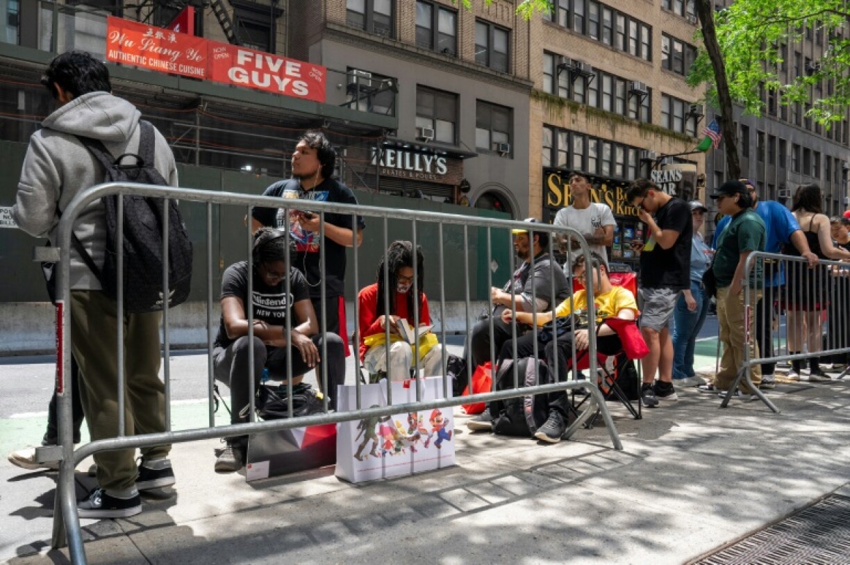 77633217People wait in line at the Nintendo New York store ahead of the release of the Nintendo Switch 25