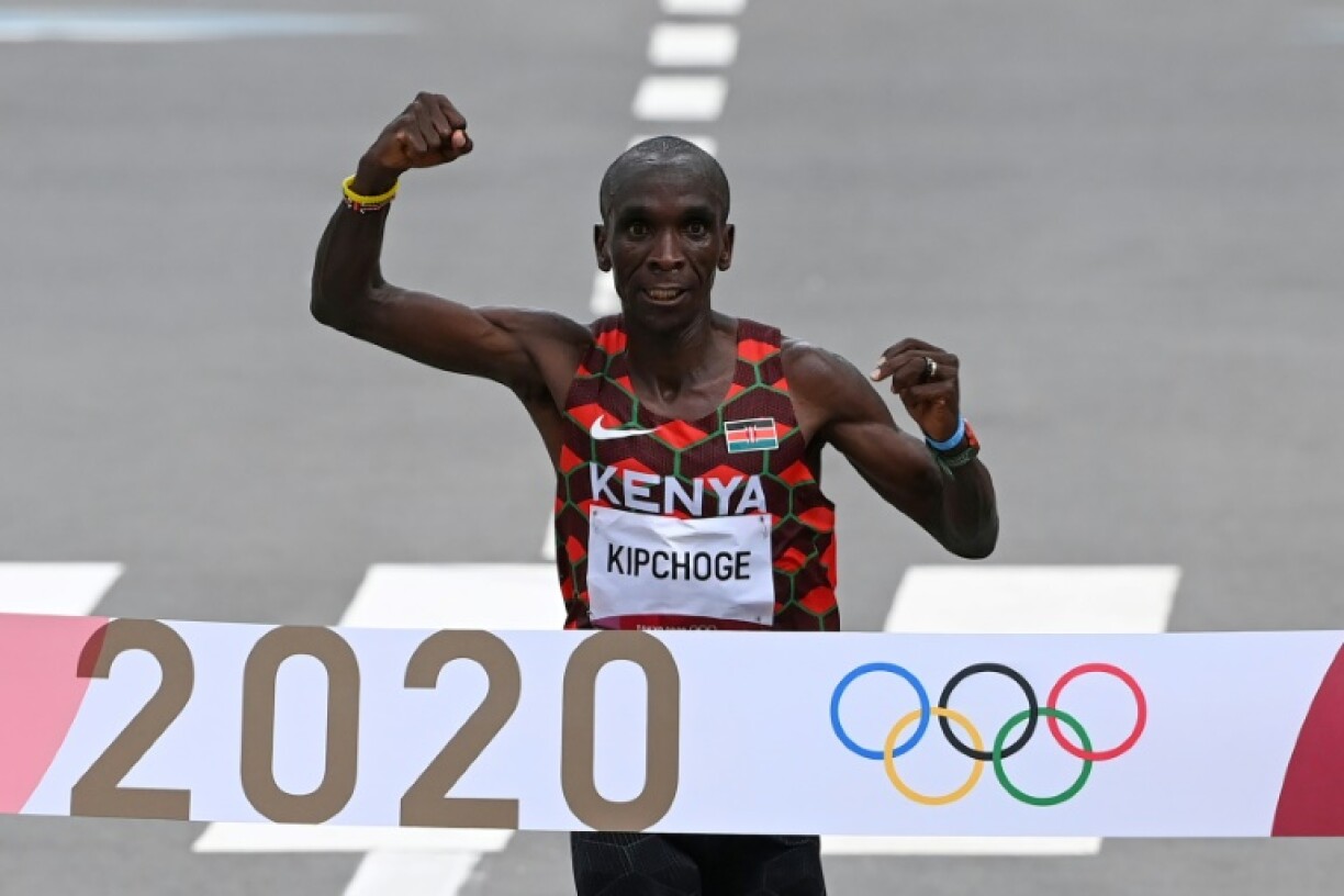 Le Kényan Eliud Kipchoge remporte le marathon des Jeux olympiques de Tokyo, le 8 août 2021 à Sapporo